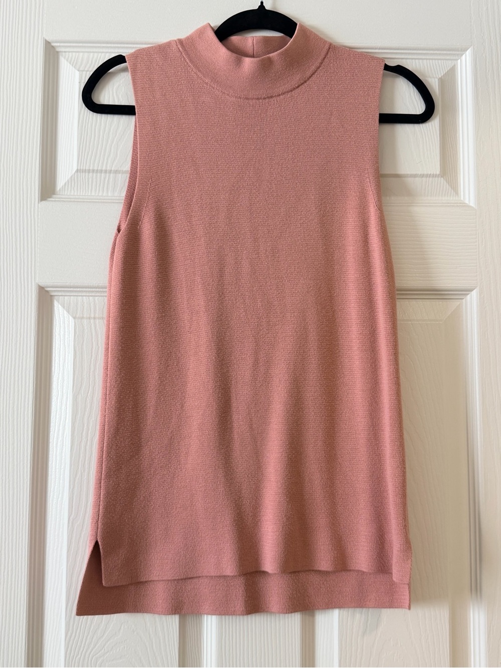 Banana Republic Sleeveless Mock Neck Tank in Dusty Rose